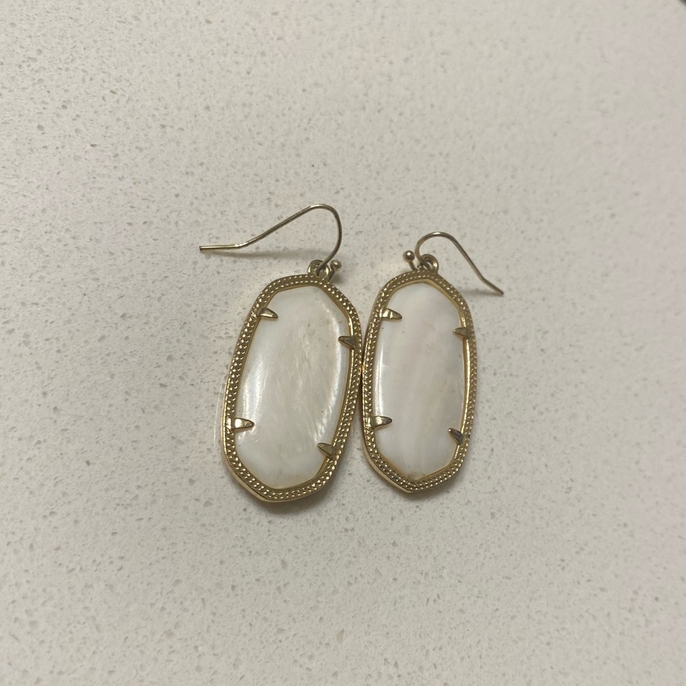 Kendra Scott Elle Earrings (White Mother of Pearl)